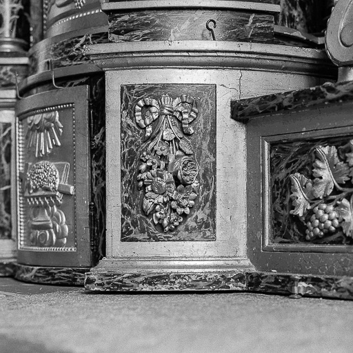 Détail : le tabernacle inférieur, côté droit. © Yves Sancey / Région Bourgogne-Franche-Comté, Inventaire du patrimoine - 1974