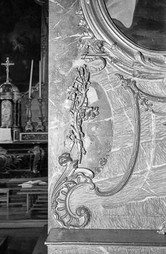 Autel-retable latéral droit. Détail : branchages. © Yves Sancey / Région Bourgogne-Franche-Comté, Inventaire du patrimoine - 1974