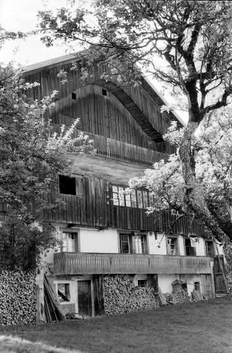 Extérieur : façade antérieure. © Yves Sancey / Région Bourgogne-Franche-Comté, Inventaire du patrimoine - 1974