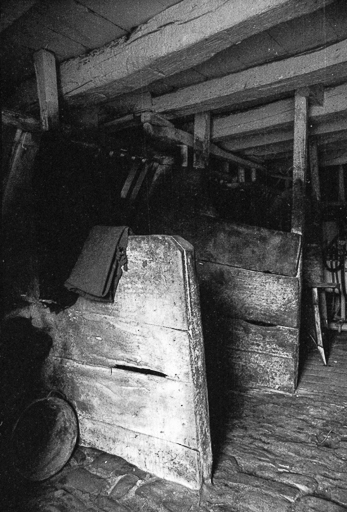 Ferme cadastrée 1965 AD : écurie, stalles des chevaux. © F. Pernin / Région Bourgogne-Franche-Comté, Inventaire du patrimoine - 1974