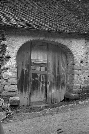 Ferme cadastrée 1965 AD : porte de grange. © F. Pernin / Région Bourgogne-Franche-Comté, Inventaire du patrimoine - 1974