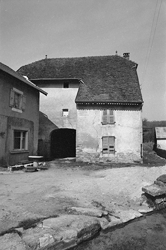 Maison cadastrée 1964 AB 106 : façade antérieure. © F. Pernin / Région Bourgogne-Franche-Comté, Inventaire du patrimoine - 1974