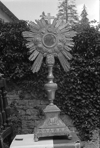 Ostensoir en cuivre repoussé doré, XIXe siècle : vue d'ensemble © Guy Forestier / Région Bourgogne-Franche-Comté, Inventaire du patrimoine - 1974