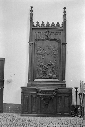 Fonts baptismaux et retable en bois, 19ème siècle : vue de face © Guy Forestier / Région Bourgogne-Franche-Comté, Inventaire du patrimoine - 1974