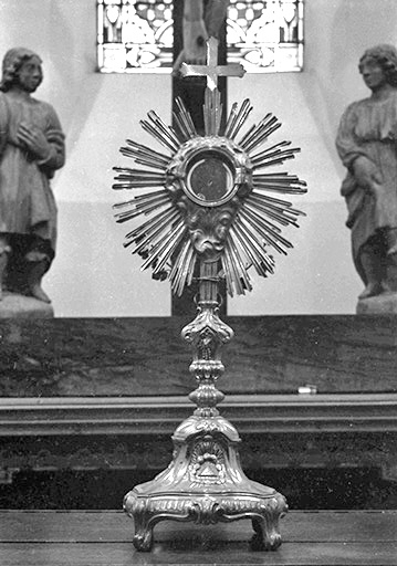 Ostensoir en cuivre repoussé et doré, 19ème siècle : vue de face © Guy Forestier / Région Bourgogne-Franche-Comté, Inventaire du patrimoine - 1974