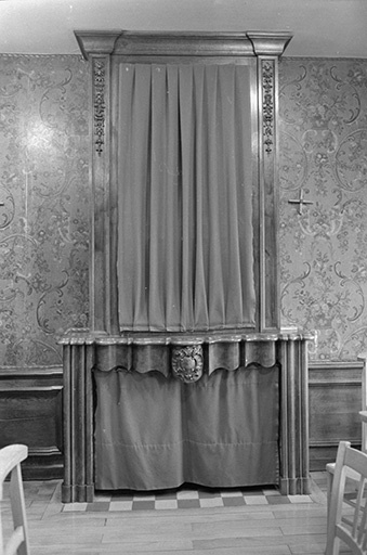 Foyer sainte Marthe : cheminée en bois sculpté et pierre. © Guy Forestier / Région Bourgogne-Franche-Comté, Inventaire du patrimoine - 1974