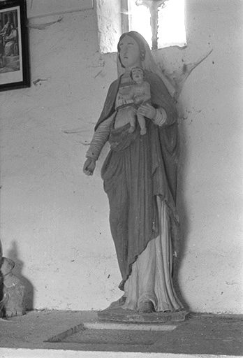 Statue de la Vierge à l'Enfant, bois, XVIIe ou XVIIIe siècle : vue de face © Guy Forestier / Région Bourgogne-Franche-Comté, Inventaire du patrimoine - 1974