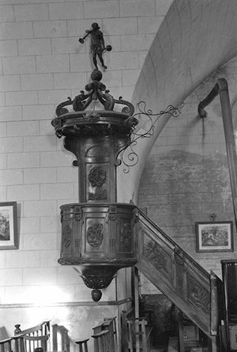 Chaire à prêcher, bois, XVIIIe siècle : vue d'ensemble © Guy Forestier / Région Bourgogne-Franche-Comté, Inventaire du patrimoine - 1974