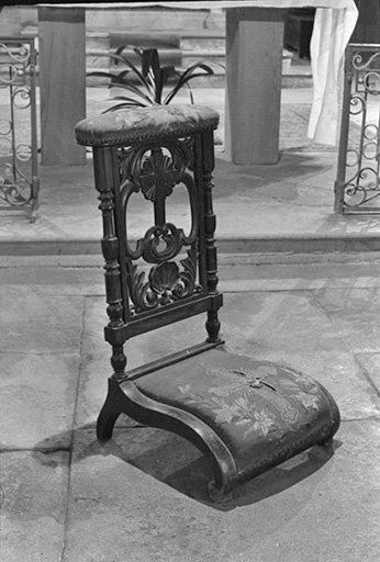 Prie-Dieu : vue d'ensemble. © Guy Forestier / Région Bourgogne-Franche-Comté, Inventaire du patrimoine - 1974