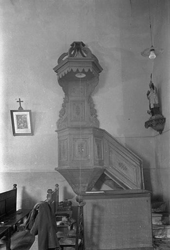 Chaire à prêcher, bois, XIXe siècle : vue de face. © Guy Forestier / Région Bourgogne-Franche-Comté, Inventaire du patrimoine - 1974