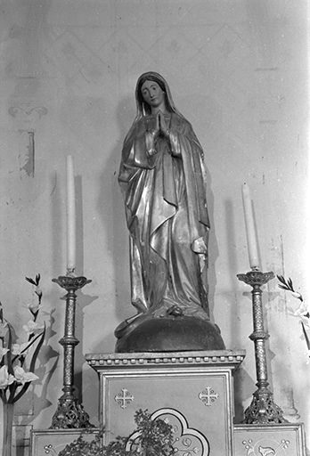 Statue de la Vierge, bois peint doré, XIXe siècle : vue de face. © Guy Forestier / Région Bourgogne-Franche-Comté, Inventaire du patrimoine - 1974