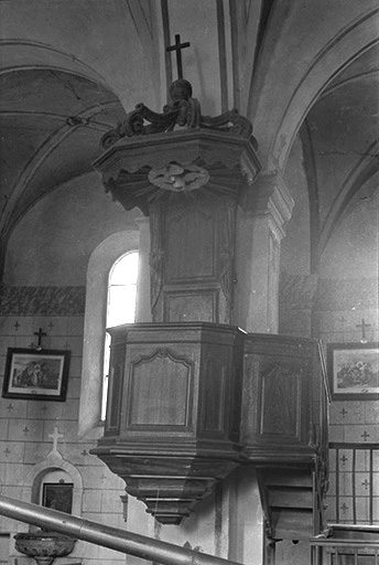 Chaire à prêcher en bois, 18ème siècle : vue d'ensemble. © Guy Forestier / Région Bourgogne-Franche-Comté, Inventaire du patrimoine - 1974