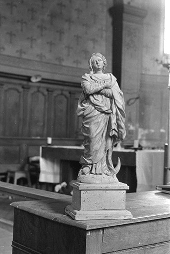 Statue de la Vierge en bois, 17ème siècle : vue de face © Guy Forestier / Région Bourgogne-Franche-Comté, Inventaire du patrimoine - 1974