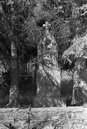 Oratoire  dédié à saint Joseph, pierre, XIXe siècle : vue de face. © Guy Forestier / Région Bourgogne-Franche-Comté, Inventaire du patrimoine - 1974