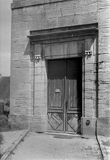 Extérieur : portail. © Guy Forestier / Région Bourgogne-Franche-Comté, Inventaire du patrimoine - 1974