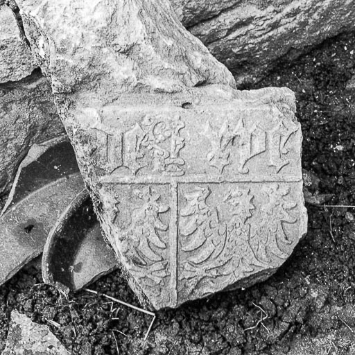 Fragment de blason portant l'inscription "de Rye". © Guy Forestier / Région Bourgogne-Franche-Comté, Inventaire du patrimoine - 1974