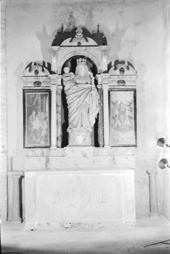 Vue d'ensemble de l'autel et retable dédiés à la Vierge. © Guy Forestier / Région Bourgogne-Franche-Comté, Inventaire du patrimoine - 1974