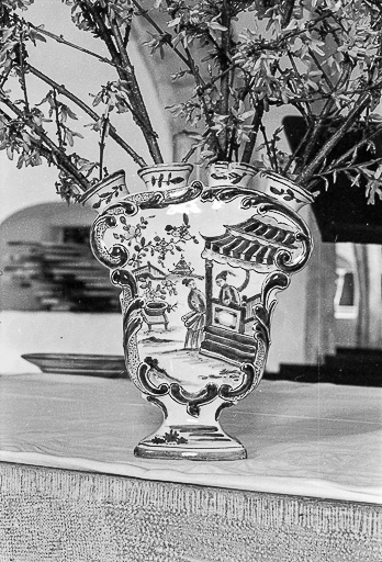Vase à quatre embouchures : vue de face. © Guy Forestier / Région Bourgogne-Franche-Comté, Inventaire du patrimoine - 1974