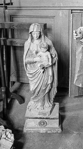 Statue de Vierge à l'Enfant en bois, XVIIIe siècle : vue de face © Guy Forestier / Région Bourgogne-Franche-Comté, Inventaire du patrimoine - 1974