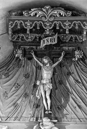 Retable du maître-autel : Christ en croixe. © Guy Forestier / Région Bourgogne-Franche-Comté, Inventaire du patrimoine - 1974