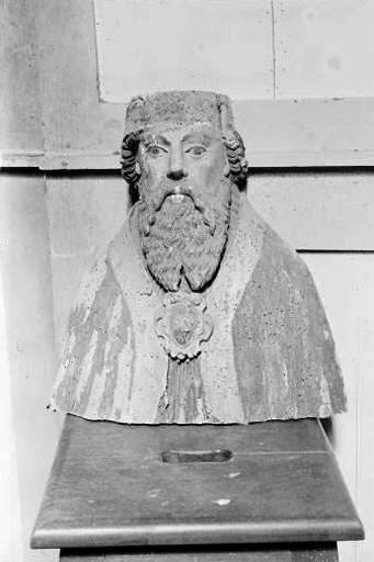 Vue de face d'un buste. © Guy Forestier / Région Bourgogne-Franche-Comté, Inventaire du patrimoine - 1974