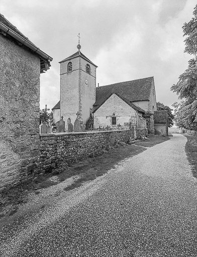 Façade latérale gauche, vue de l'ouest. © Yves Sancey / Région Bourgogne-Franche-Comté, Inventaire du patrimoine - 1974
