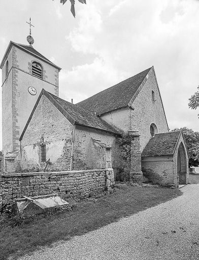 Façade antérieure et première chapelle gauche. © Yves Sancey / Région Bourgogne-Franche-Comté, Inventaire du patrimoine - 1974