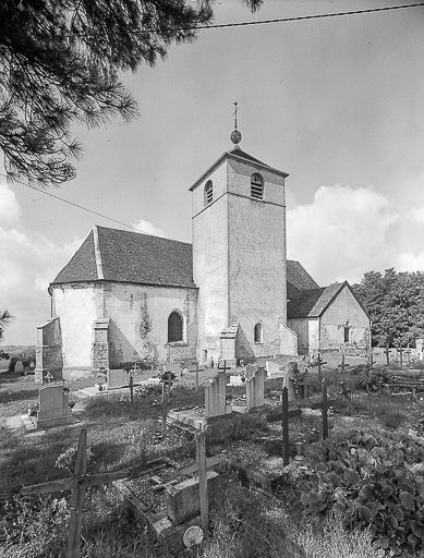 Façade latérale gauche : vue de trois quarts. © Yves Sancey / Région Bourgogne-Franche-Comté, Inventaire du patrimoine - 1974