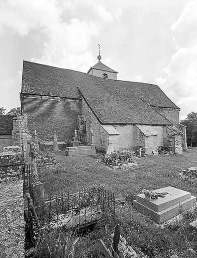 Façade latérale droite vue depuis l'ouest. © Yves Sancey / Région Bourgogne-Franche-Comté, Inventaire du patrimoine - 1974