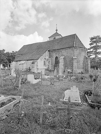 Façade latérale droite vue depuis l'est. © Yves Sancey / Région Bourgogne-Franche-Comté, Inventaire du patrimoine - 1974
