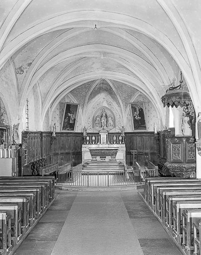Intérieur : nef et choeur vue depuis l'entrée. © Yves Sancey / Région Bourgogne-Franche-Comté, Inventaire du patrimoine - 1974