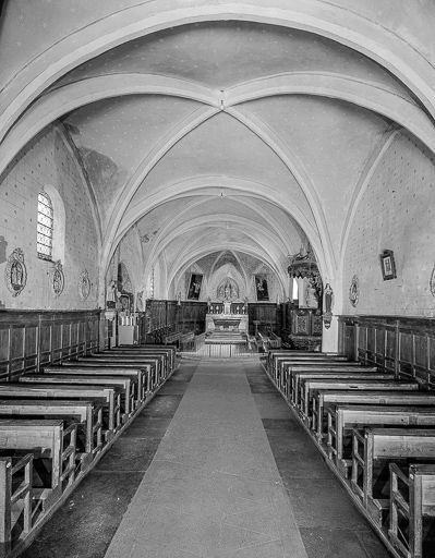 Intérieur : nef et choeur vus depuis l'entrée. © Yves Sancey / Région Bourgogne-Franche-Comté, Inventaire du patrimoine - 1974