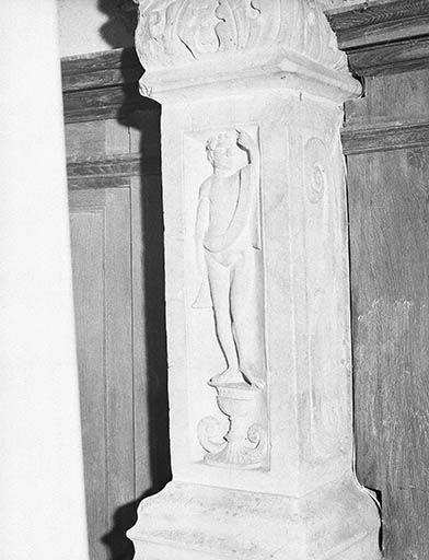 Face antérieure et face droite. © Yves Sancey / Région Bourgogne-Franche-Comté, Inventaire du patrimoine - 1974