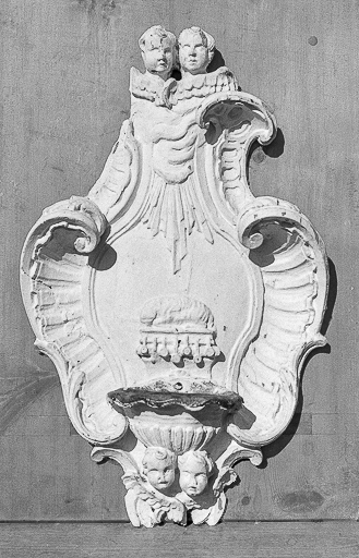 Intérieur : bénitier © Yves Sancey / Région Bourgogne-Franche-Comté, Inventaire du patrimoine - 1975