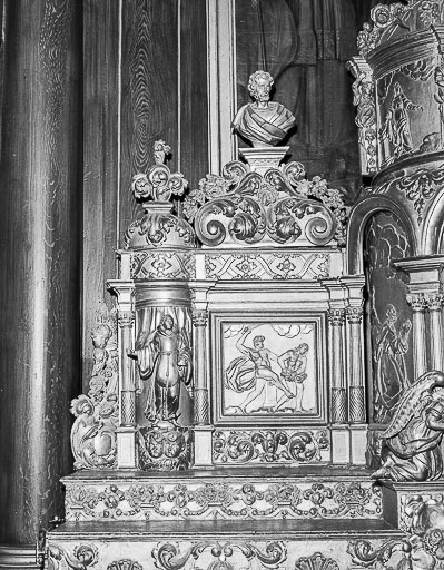 Détail : aile latérale gauche du tabernacle tournant. © Yves Sancey / Région Bourgogne-Franche-Comté, Inventaire du patrimoine - 1975