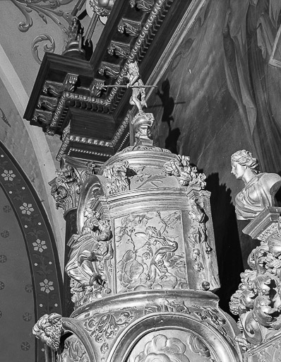 Détail : face latérale droite du tabernacle tournant. © Yves Sancey / Région Bourgogne-Franche-Comté, Inventaire du patrimoine - 1975