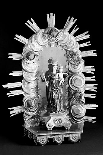 Vue de face sur son présentoir. © Yves Sancey / Région Bourgogne-Franche-Comté, Inventaire du patrimoine - 1975