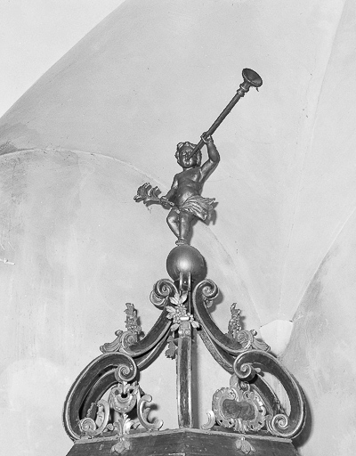 Détail : ange de couronnement. © Yves Sancey / Région Bourgogne-Franche-Comté, Inventaire du patrimoine - 1975