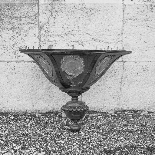 Détail : le culot. © Yves Sancey / Région Bourgogne-Franche-Comté, Inventaire du patrimoine - 1975