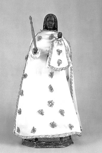 Vue de face avec ses vêtements de tissu. © Yves Sancey / Région Bourgogne-Franche-Comté, Inventaire du patrimoine - 1975