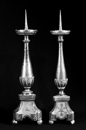 Vue de deux chandeliers. © Yves Sancey / Région Bourgogne-Franche-Comté, Inventaire du patrimoine - 1975