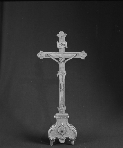 Croix du tabernacle du maître-autel. © Yves Sancey / Région Bourgogne-Franche-Comté, Inventaire du patrimoine - 1975