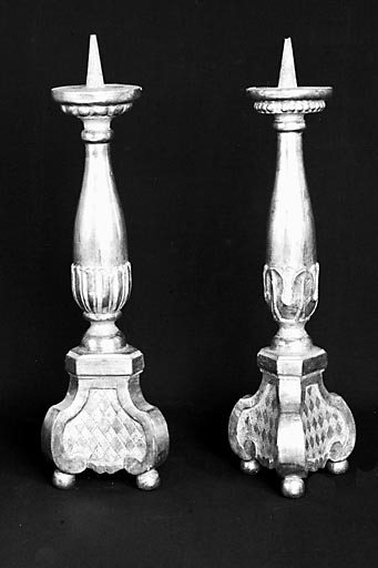 Vue de deux chandeliers. © Yves Sancey / Région Bourgogne-Franche-Comté, Inventaire du patrimoine - 1975