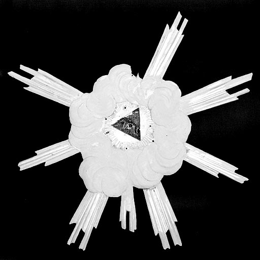 Couronnement de retable avec triangle rayonnant. © Yves Sancey / Région Bourgogne-Franche-Comté, Inventaire du patrimoine - 1975