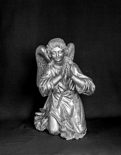 Ange gauche, vue de face. © Yves Sancey / Région Bourgogne-Franche-Comté, Inventaire du patrimoine - 1975
