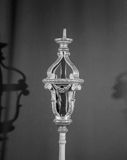 Bâton avec statuette de la Vierge : vue de dos. © Yves Sancey / Région Bourgogne-Franche-Comté, Inventaire du patrimoine - 1975