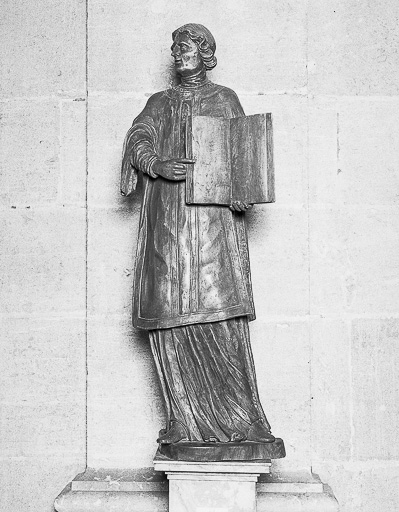 Diacre au livre : trois quarts gauche. © Yves Sancey / Région Bourgogne-Franche-Comté, Inventaire du patrimoine - 1975