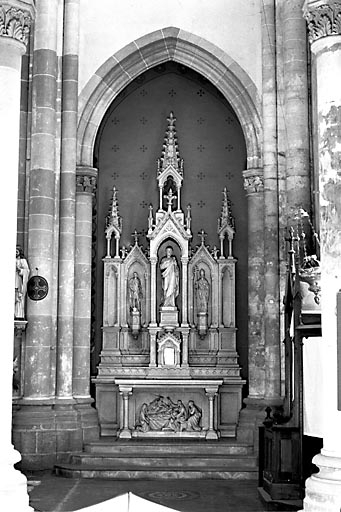 Vue de l'autel-retable latéral droit. © Yves Sancey / Région Bourgogne-Franche-Comté, Inventaire du patrimoine - 1975