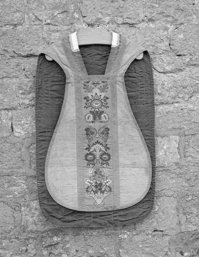 Chasuble vue de face. © Yves Sancey / Région Bourgogne-Franche-Comté, Inventaire du patrimoine - 1975