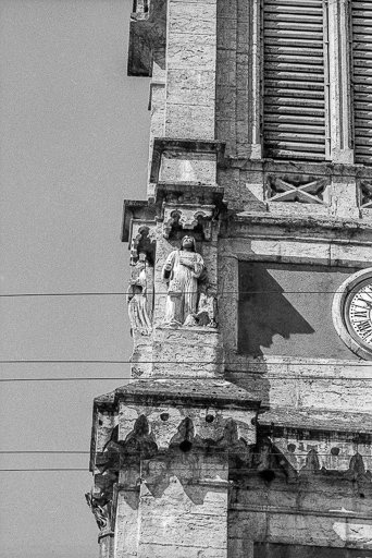 Détail de la tour-clocher : saint Jean. © Yves Sancey / Région Bourgogne-Franche-Comté, Inventaire du patrimoine - 1975